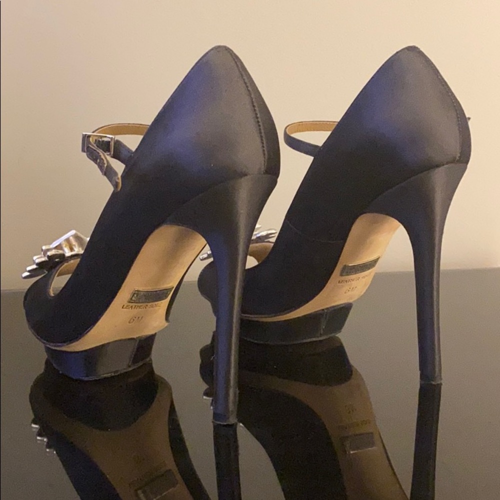 Beautiful heels 🖤 - Picture 3 of 7
